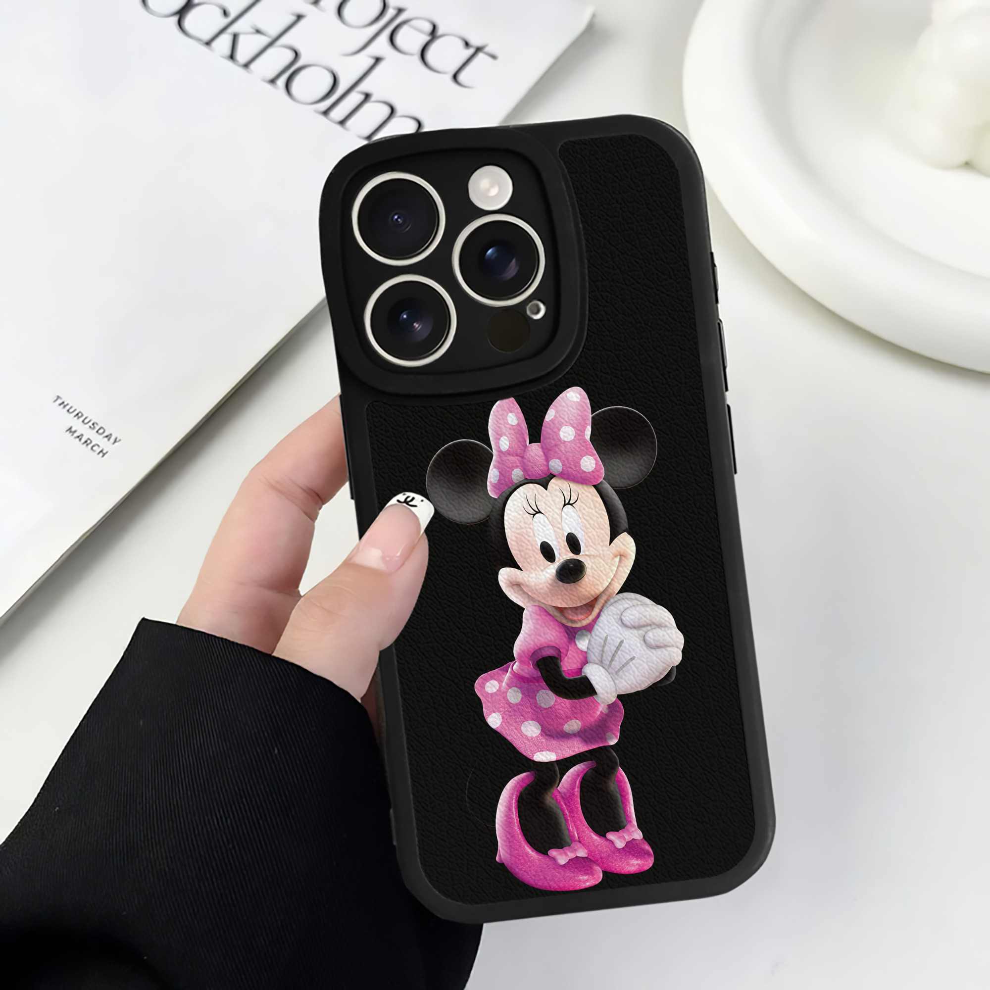 （画像用） ミッキーマウス Mickey Mouse 【iPhone 16シリーズ対応】シリコンスマホケース（レザー調） 材質：シリコン